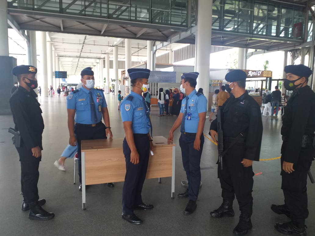 Gegana Brimob Polda Sumut Bantu Pengamanan di Bandara Kualanamu