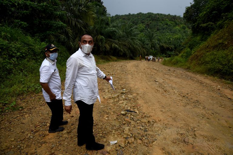 Meninjau Jalan Trans Palas Madina