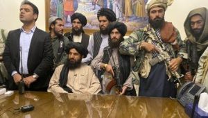 pejuang-taliban-menguasai-istana-kepresidenan-afghanistan-setelah-presiden-afghanistan-ashraf-ghani-melarikan-diri-apzabi-kari-3_169