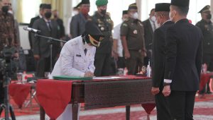 Gubsu melantik Wakil Walikota Siantar 6