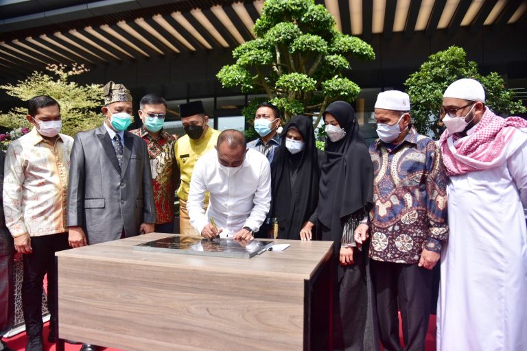 Foto Gubsu Resmikan Rumah Sakit Mitra Medika Premiere 2