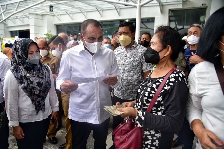 Foto Gubsu Sidak Kantor Samsat Medan Selatan 1