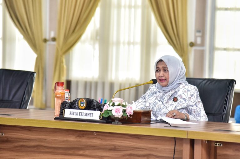 Ketua Yayasan Kanker Indonesia (YKI) Sumut Nawal Lubis