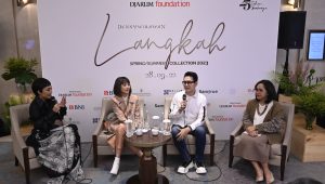 Denny Wirawan (tengah) bersama Renitasari Adrian, Program Director Bakti Budaya Djarum Foundation (kiri) dan Grace SItumeang, General Manager Divisi Bisnis Kartu OT Bank Negara Indonesia (Persero), Tbk