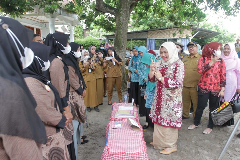 Nawal Lubis Monitoring PKK di Asahan 1