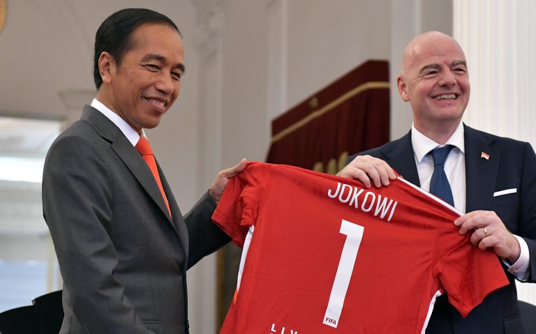 Presiden-Jokowi-dan-Presiden-FIFA-Sepakat-Lakukan-Transformasi-Menyeluruh-Sepak-Bola-Indonesia