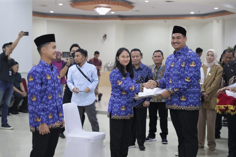 632Resmi-Jadi-PNS--Pebulutangkis-Anthony-Ginting-dan-Atlet-Wushu-Felda--Bukti-Pemerintah-Perhatikan-Masa-Depan-Atlet