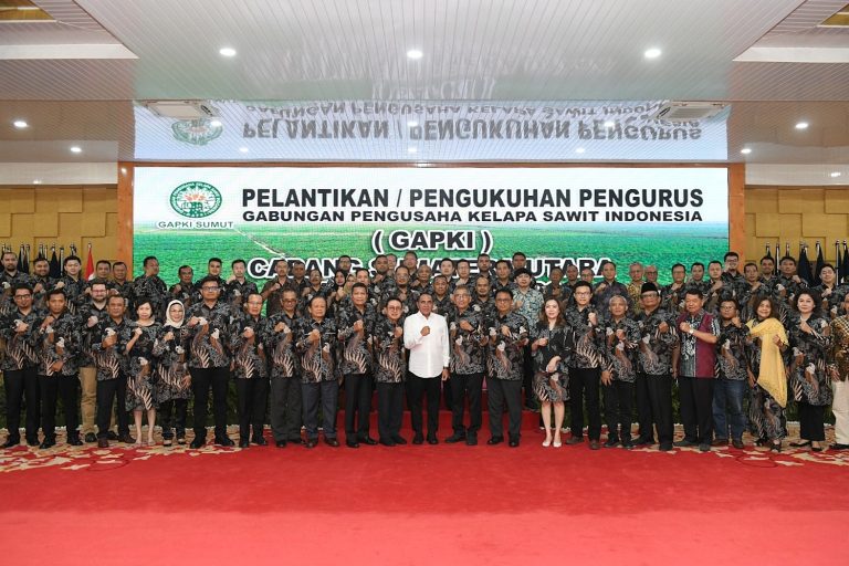 Foto Gubsu Hadiri Pelantikan Gapki Sumut - 3 (1)