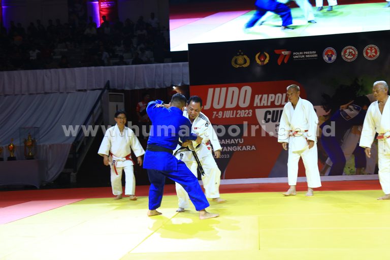 KAPOLRI-BERMAIN-LANGSUNG-JUDO2-768x512