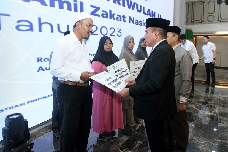 Gubsu serahkan bantuan Zakat Triwulan II (1)