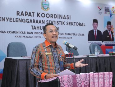 Kepala Dinas Komunikasi dan Informatika (Kominfo) Pemerintah Provinsi Sumatera Utara (Sumut) Ilyas S Sitorus membuka Rakor Penyelenggaraan Statistik Sektoral 2024 di Hotel Khas Parapat, Simalungun, Senin (26/2/2024).  (Sumber: Diskominfo Sumut)