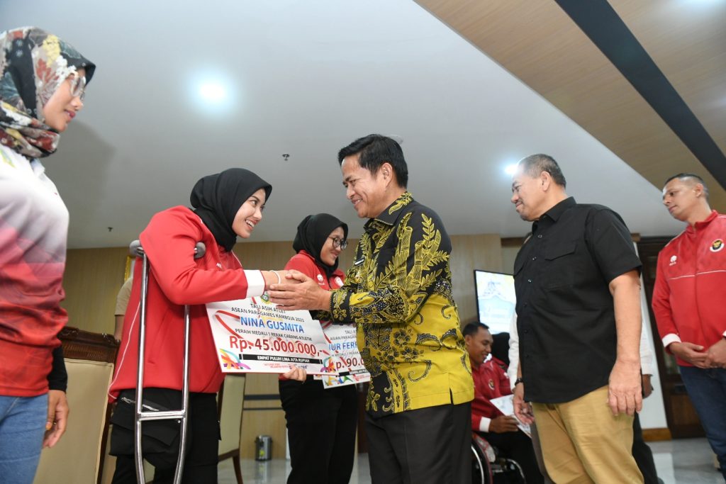 Pemberian Bonus kepada Atlit penyandang disabilitas_2