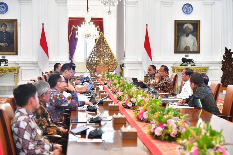 Rapat Persiapan PON XXI di Istana Negara 10