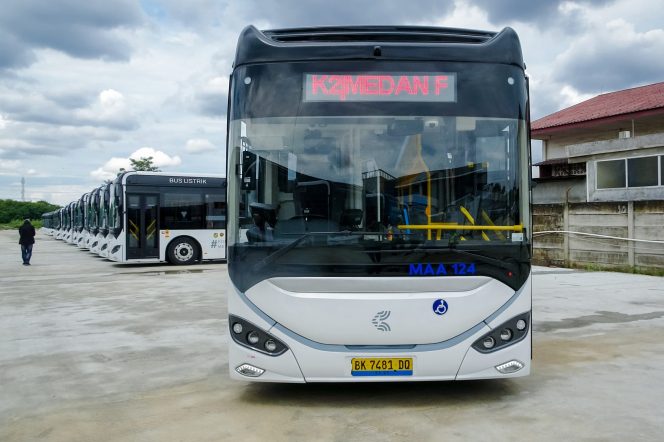 
					Pemko Medan terus menunjukkan komitmennya dalam meningkatkan layanan transportasi massal dengan menghadirkan 60 unit bus listrik baru. (Dok. Diskominfo Medan)