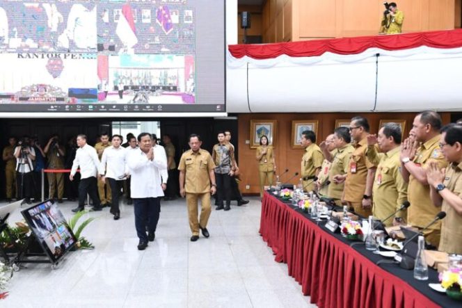 
					Presiden Prabowo Subianto menghadiri Rapat Koordinasi Pengendalian Inflasi Tahun 2024 di Sasana Bhakti Praja, Kementerian Dalam Negeri, Jakarta, Senin (09/12/2024). (Sumber: BPMI Setpres/setkab.go.id)