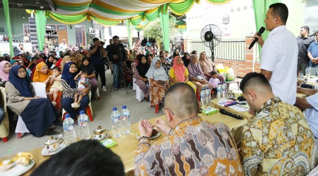 Anggota DPR RI Musa Rajekshah melaksanakan masa reses di Kelurahan Belawan Bahagia, Kecamatan Medan Belawan, Kota Medan. (Sumber: laman Facebook Musa Rajekshah) 