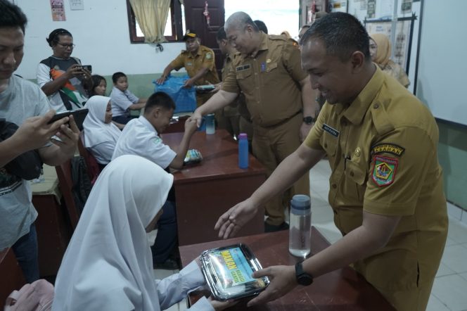 
					Sekdakab Asahan Luncurkan Gerakan Uji Coba Makanan Gratis untuk Peserta Didik