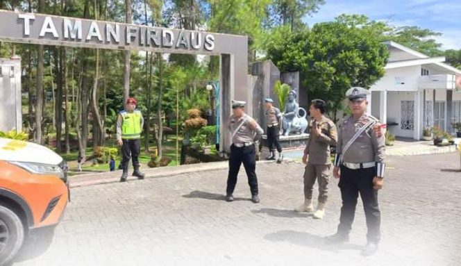 
					Personel Pos Pelayanan Operasi Lilin Toba 2024 Polres Dairi Lakukan Patroli di Objek Wisata