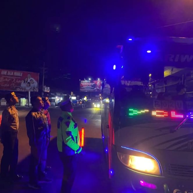 
					Polres Dairi Gelar Patroli Blue Light untuk Pastikan Keamanan Kota Sidikalang