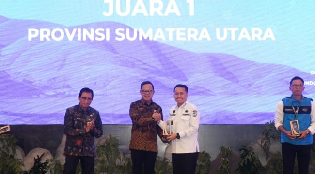 Pj Gubernur Sumut Agus Fatoni menghadiri Pembukaan RAKORNAS Pembangunan Daerah se-Indonesia Tahun 2024 yang dibuka secara langsung oleh Wakil Menteri Dalam Negeri RI, Bima Arya di Ballroom Hotel Santika Premiere Dyandra, Jalan Kapten Maulana Lubis, Medan, Rabu (11/12/2024). (Dok. Diskominfo Sumut)