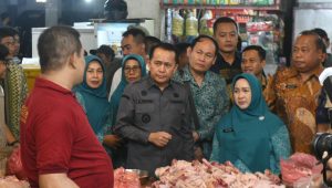 Pj Gubernur Tinjau Pasar-2