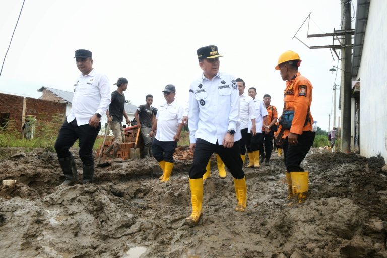 Pj. Gubsu tinjau banjir patumbak 12