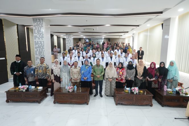 
					FK UMSU Yudisium dan Mengambil Sumpah 28 Dokter