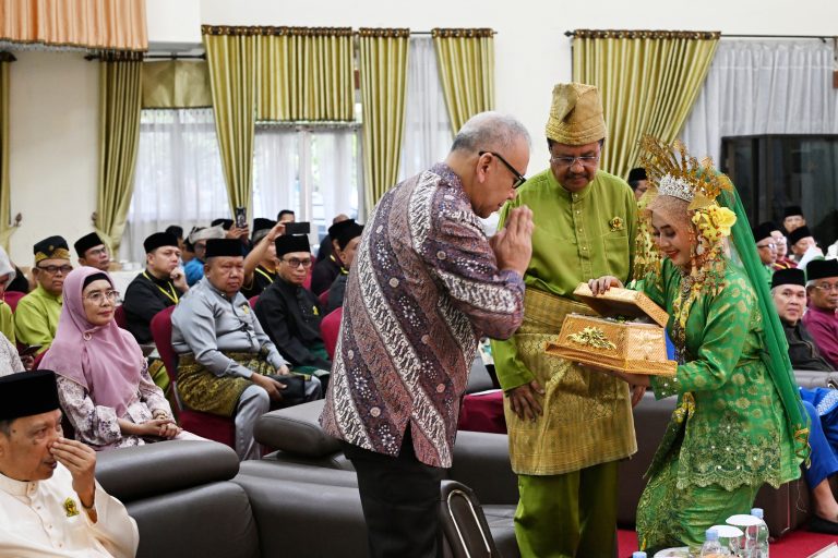 Peluncuran buku 100 tokoh melayu Nasional-2