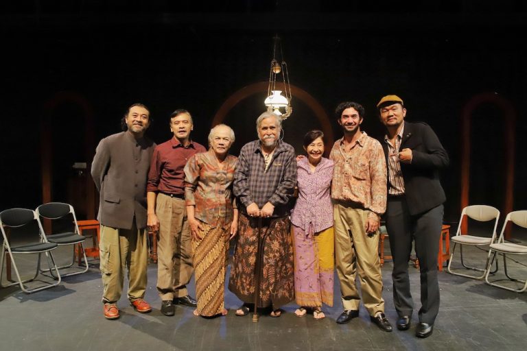 Pementasan Dag, Dig, Dug oleh Teater Populer8