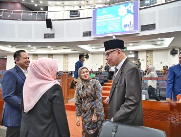 Penjabat (Pj) Sekretaris Daerah Provinsi Sumatera Utara (Sumut) Effendy Pohan menghadiri Rapat Paripurna Pengumuman dan Penetapan calon Ketua DPRD Sumut Tahun Periode 2024-2029 di Ruang Sidang Paripurna Kantor DPRD Sumut Jalan Imam Bonjol Nomor 5 Medan, Jumat (3/1/2025).
(Dok. Diskominfo Sumut)