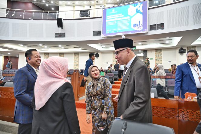 
					Penjabat (Pj) Sekretaris Daerah Provinsi Sumatera Utara (Sumut) Effendy Pohan menghadiri Rapat Paripurna Pengumuman dan Penetapan calon Ketua DPRD Sumut Tahun Periode 2024-2029 di Ruang Sidang Paripurna Kantor DPRD Sumut Jalan Imam Bonjol Nomor 5 Medan, Jumat (3/1/2025).
(Dok. Diskominfo Sumut)