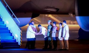 Foto Gubenur Sumut Sambut Kedatangan Presiden RI di KNIO (1)