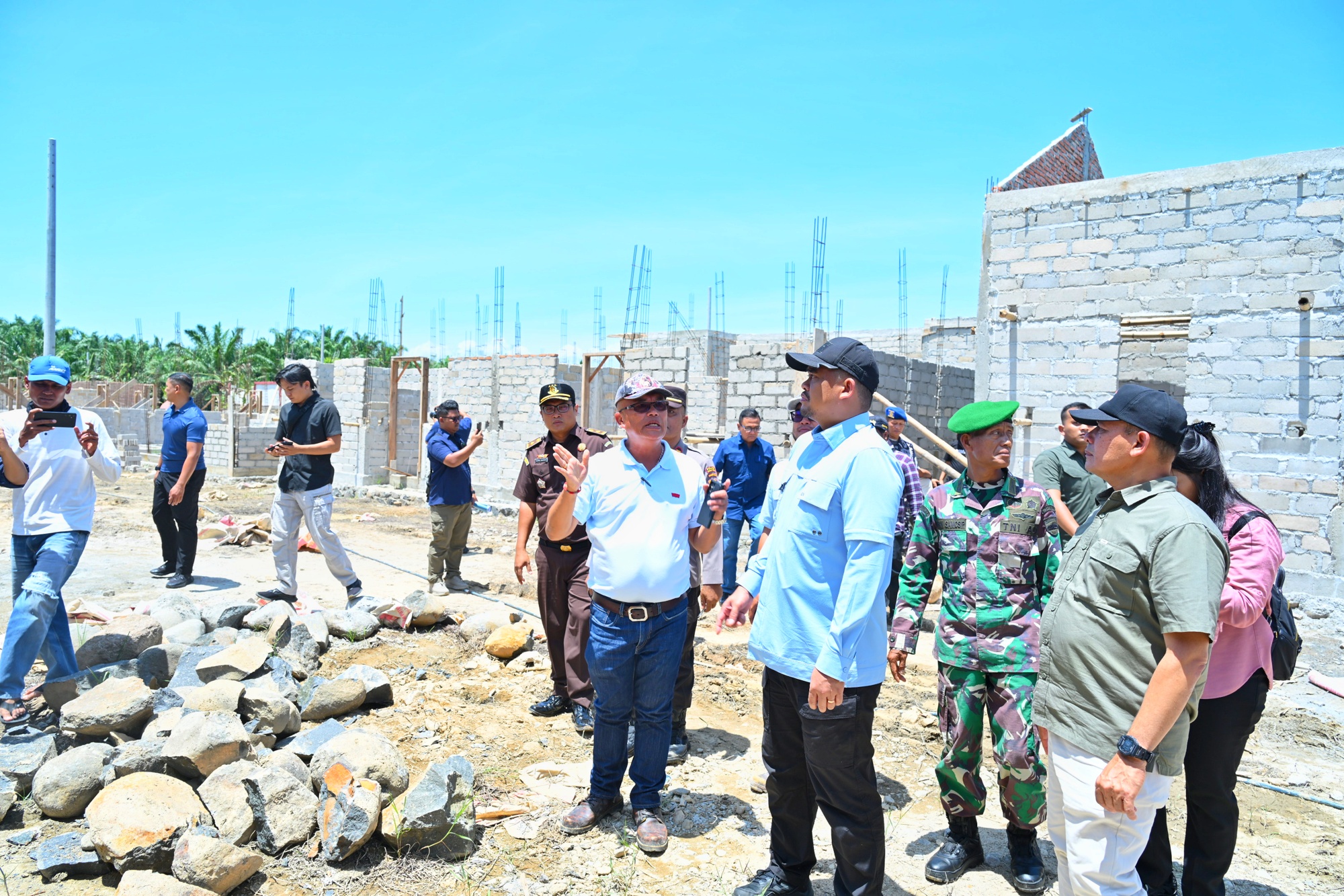 Gubsu_Meninjau Huntara dan Huntap di Pinangsori Tapteng 2