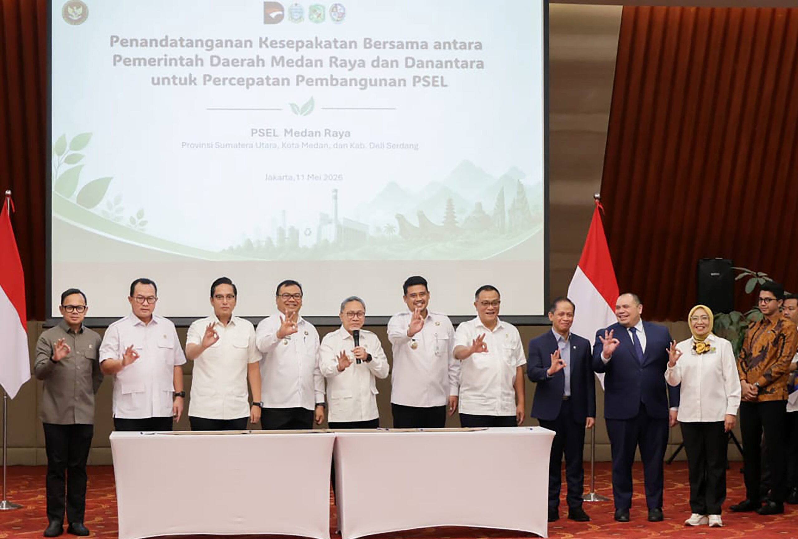 Foto Gubernur Sumut Tandatangani MoU Pengolahan Sampah Menjadi Energi Listrik 9
