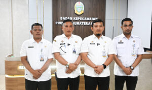 Plt. Kepala Bapeg bersama Kadis Kominfo Sumut .jpg (1)