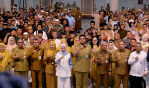 Gubsu serahkan bantuan Hibah (8).jpg