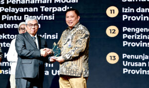 Kadis Kominfo Terima Penghargaan KI Award 2026 (1).jpg